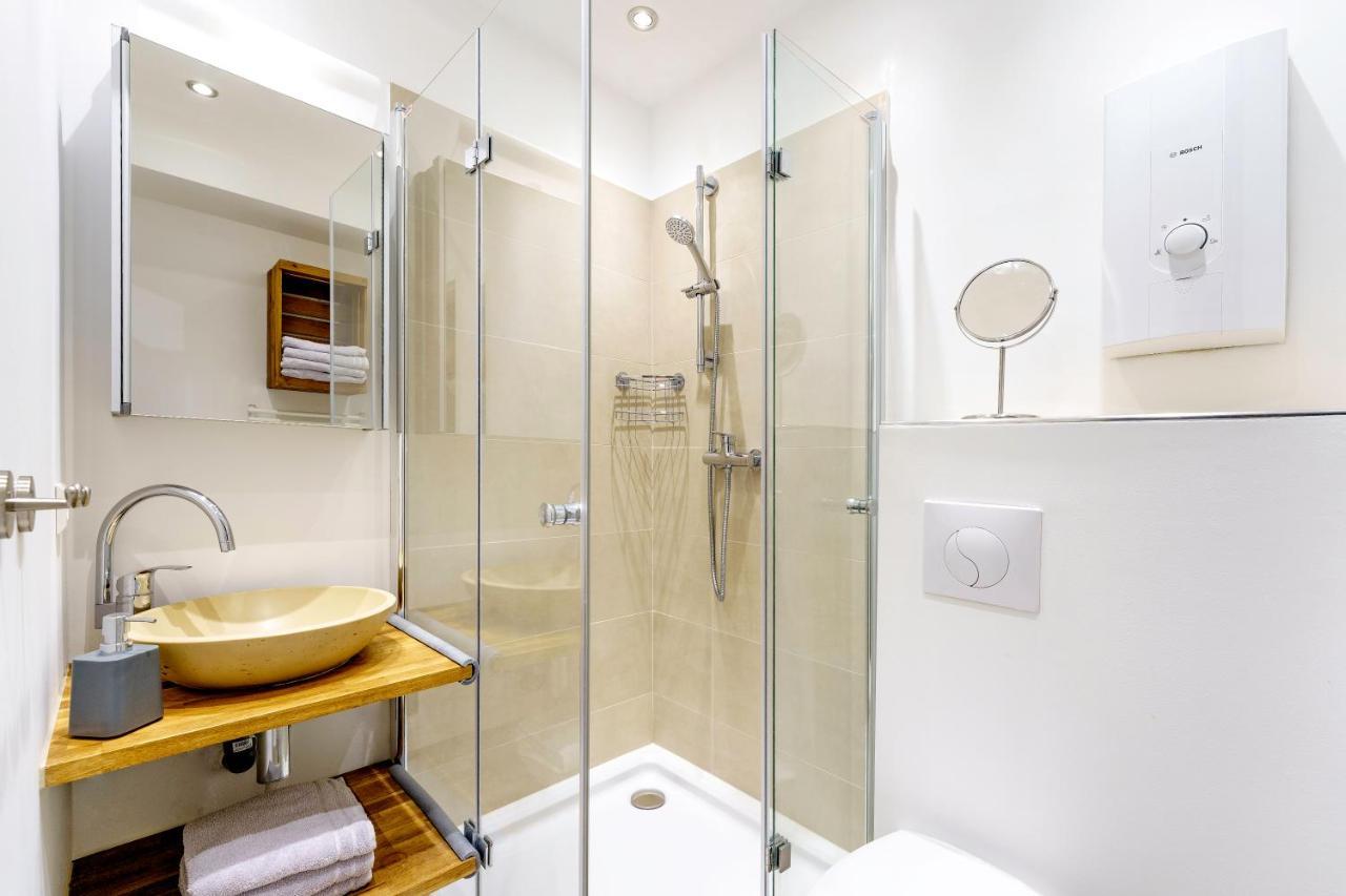 The Koburger Vh, For Up To 4 With High Bed Appartement Berlijn